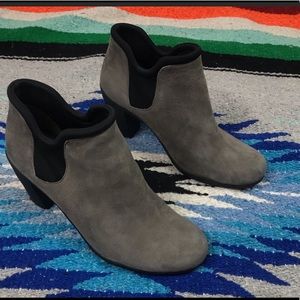 Clark’s Artizan Adya Bella Suede Ankle Boots 6.5W